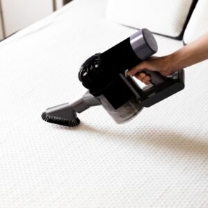 Mattress cleaning using a vacuum cleaner